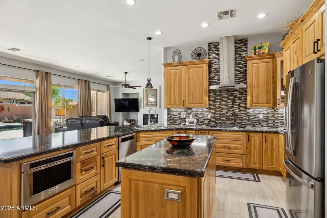 Real Estate Picture 9