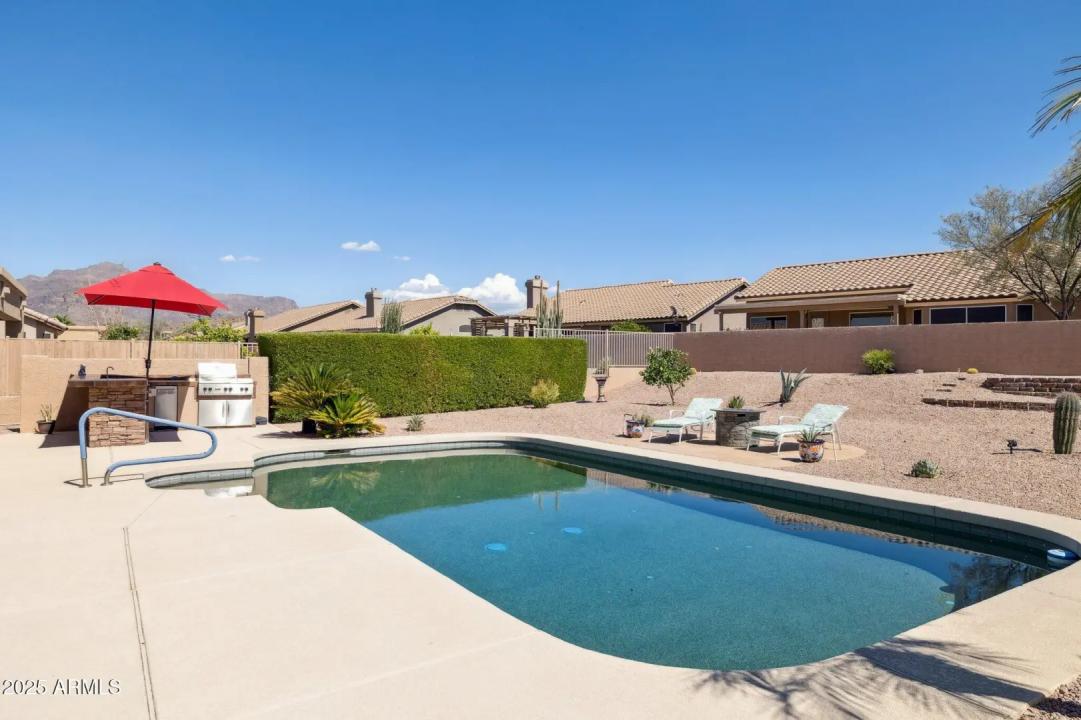 Real Estate Picture 3