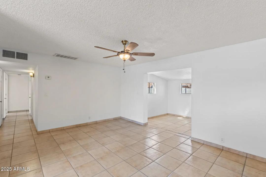 Real Estate Picture 12