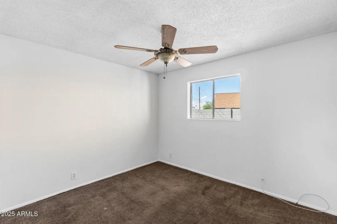 Real Estate Picture 18
