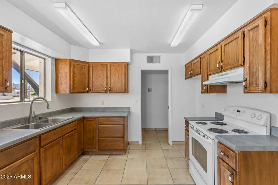 Real Estate Picture 7