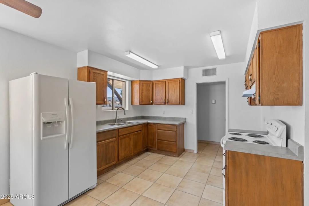 Real Estate Picture 8