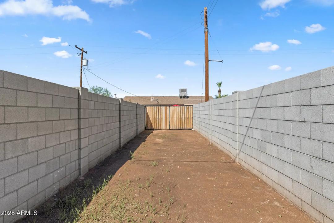 Real Estate Picture 24