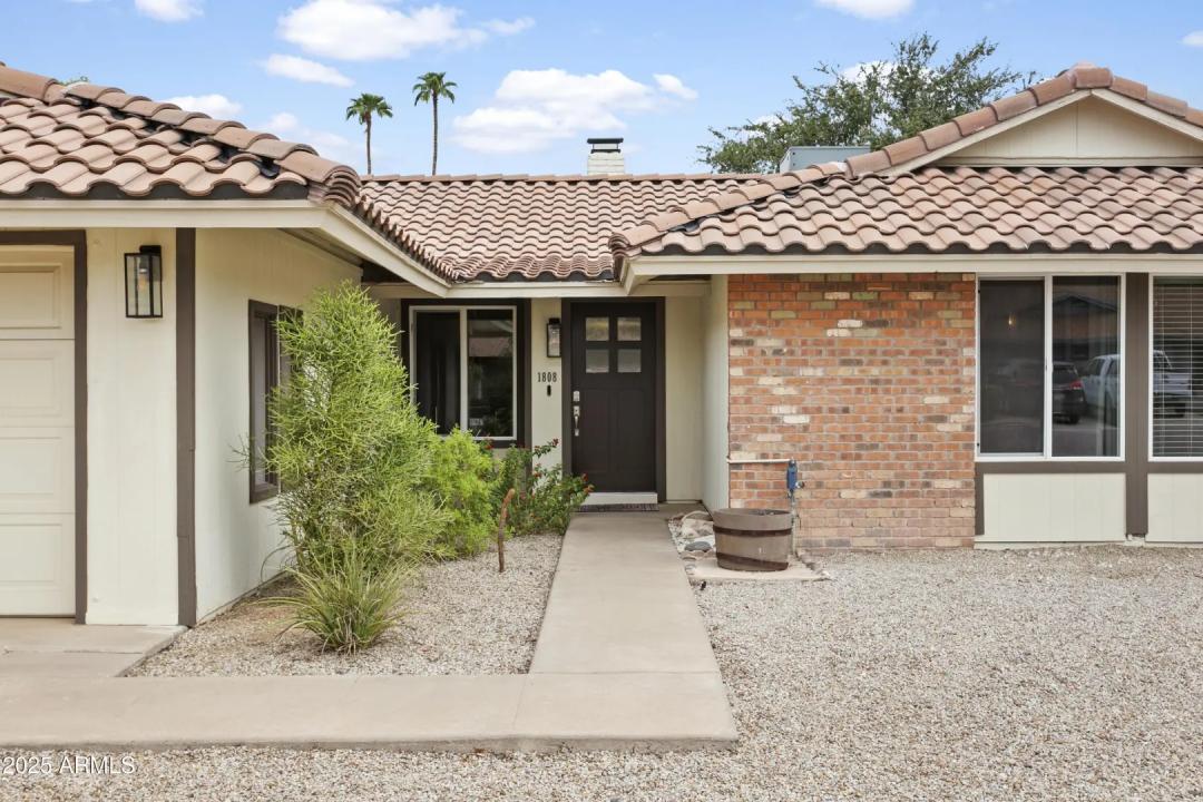 Real Estate Picture 3