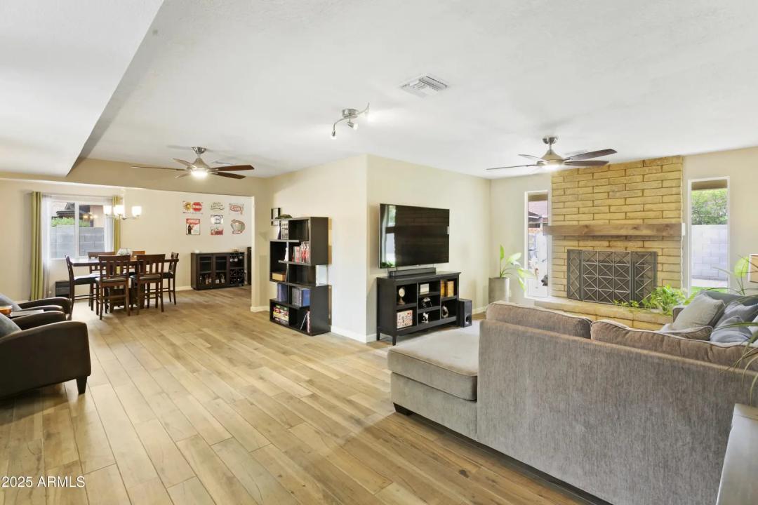 Real Estate Picture 5