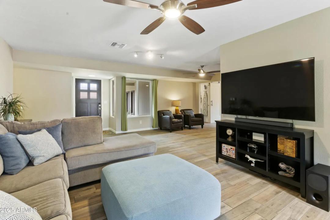 Real Estate Picture 4