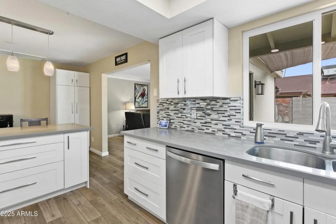 Real Estate Picture 12