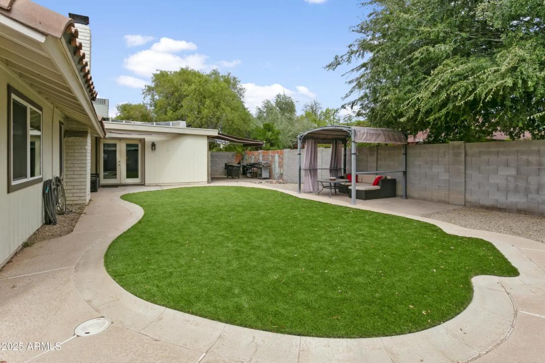 Real Estate Picture 23