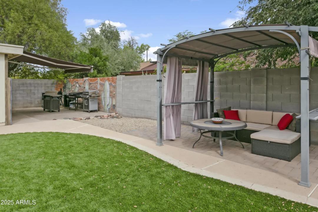 Real Estate Picture 24