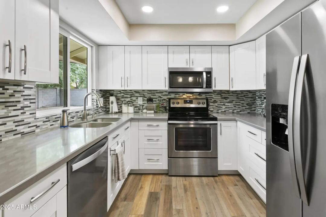 Real Estate Picture 11