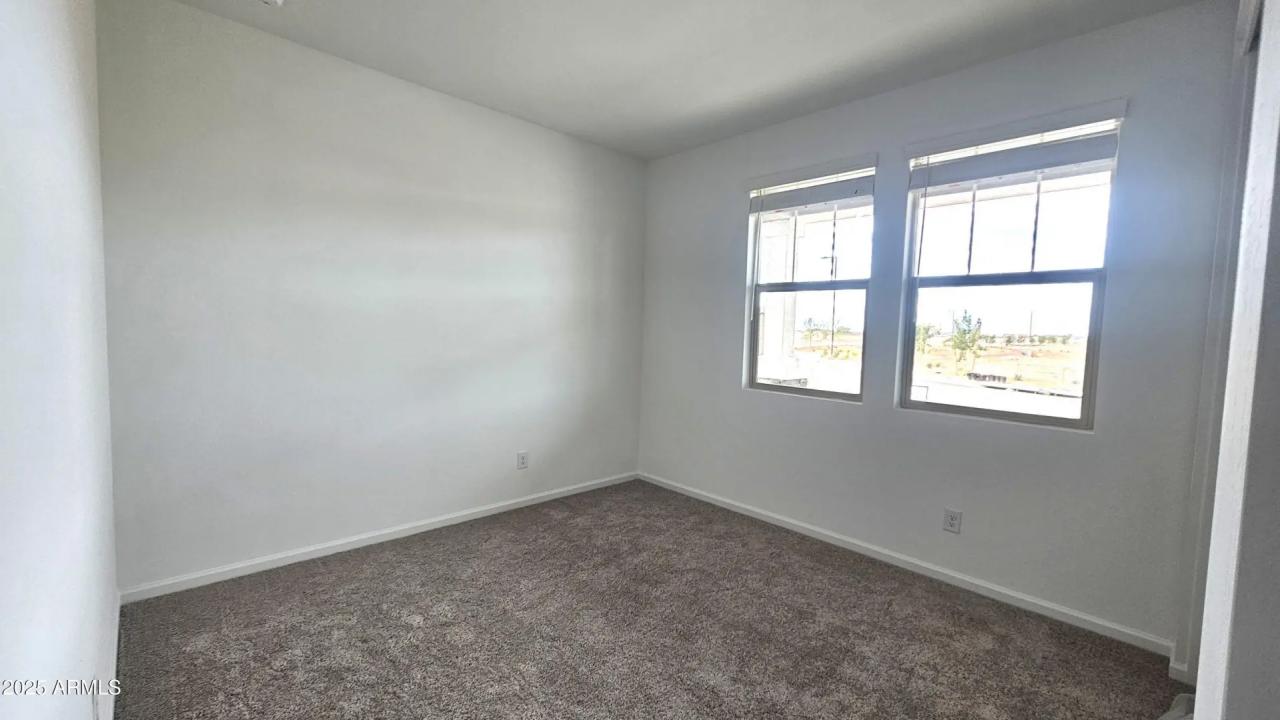 Real Estate Picture 4