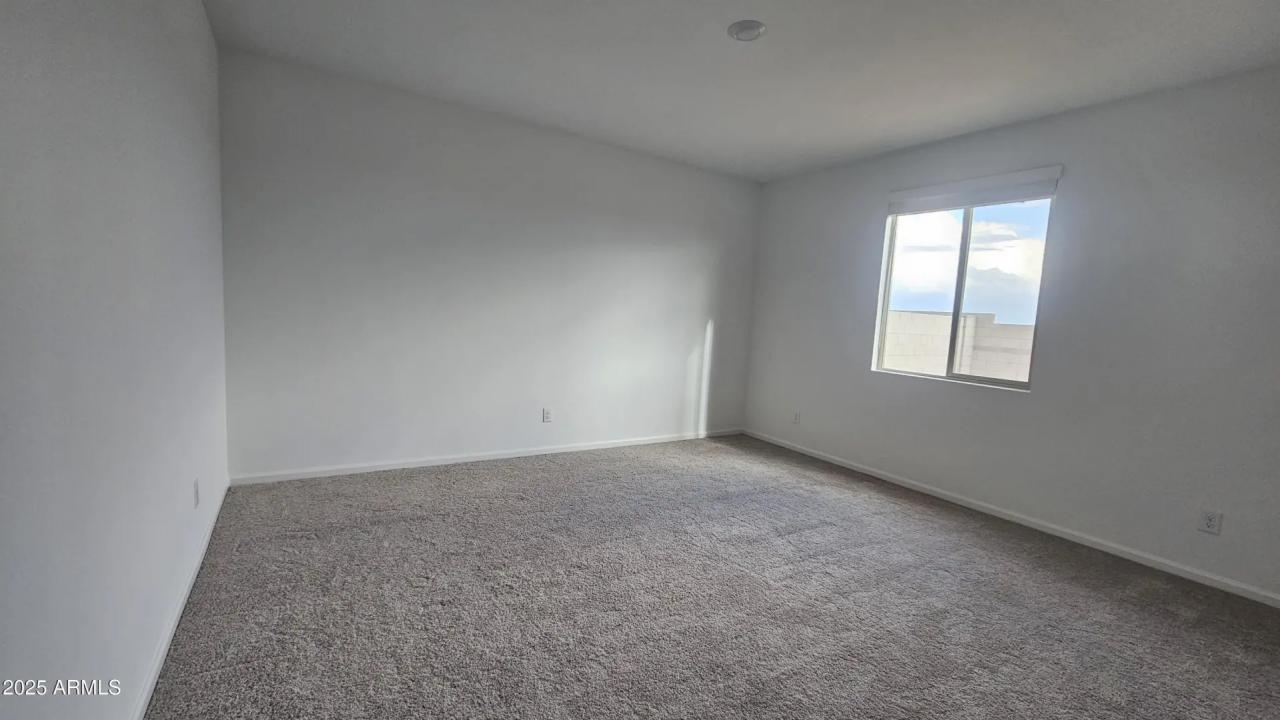 Real Estate Picture 14