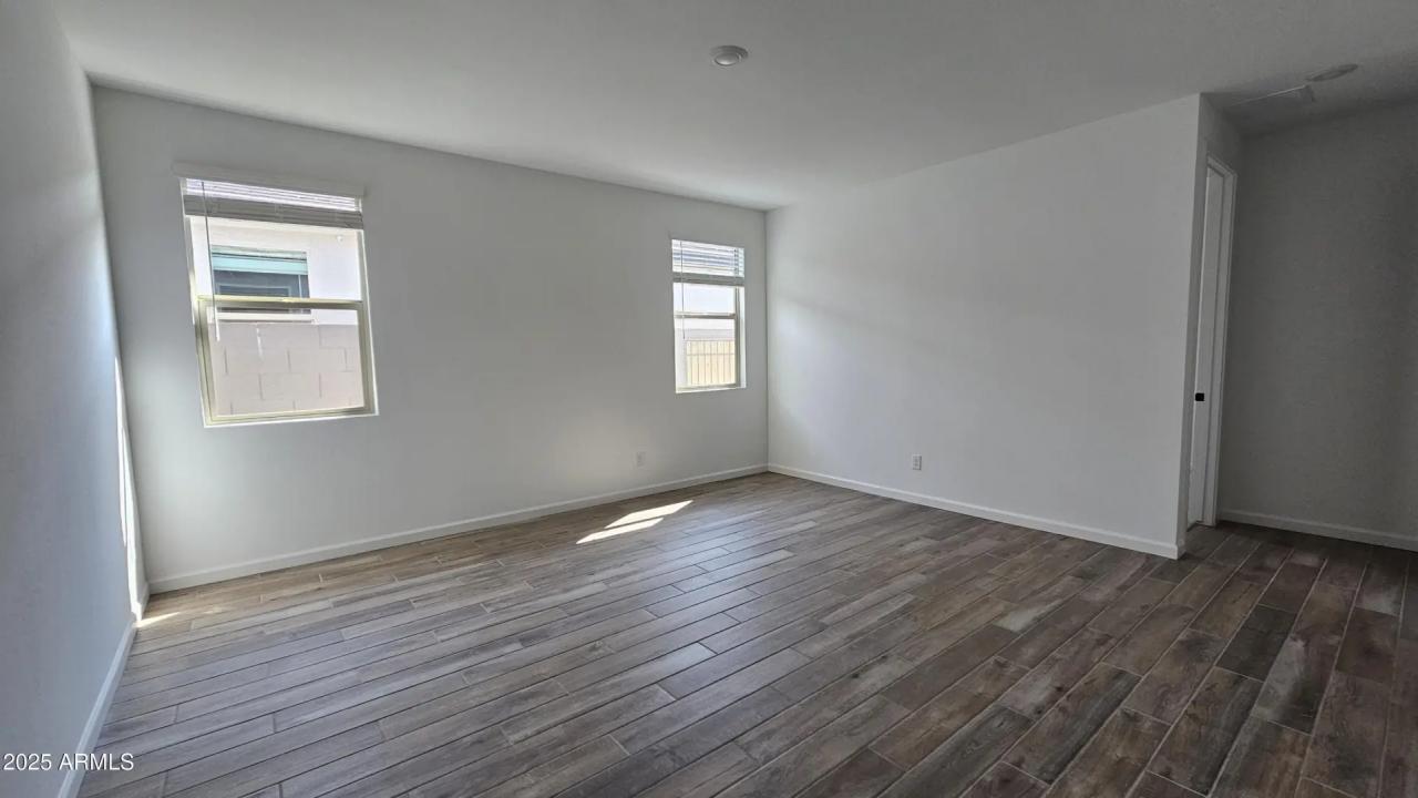 Real Estate Picture 9