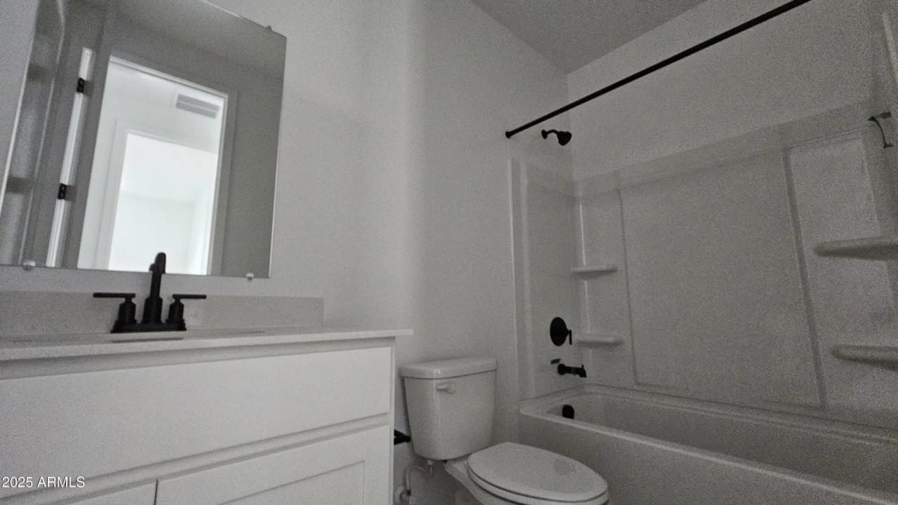 Real Estate Picture 11