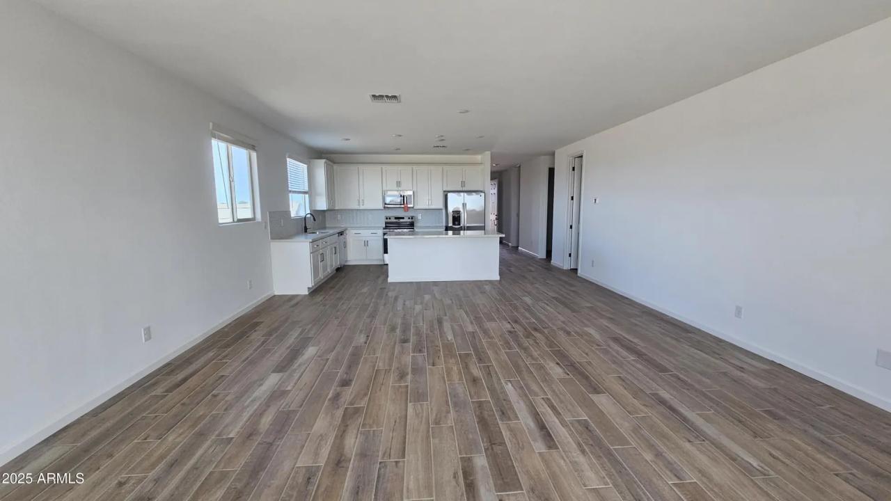 Real Estate Picture 14