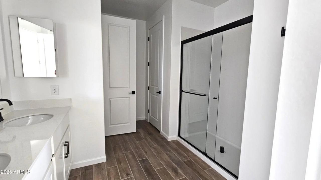 Real Estate Picture 15