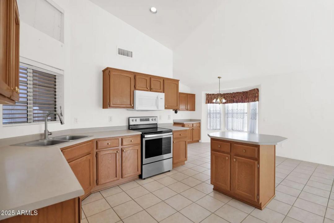 Real Estate Picture 3