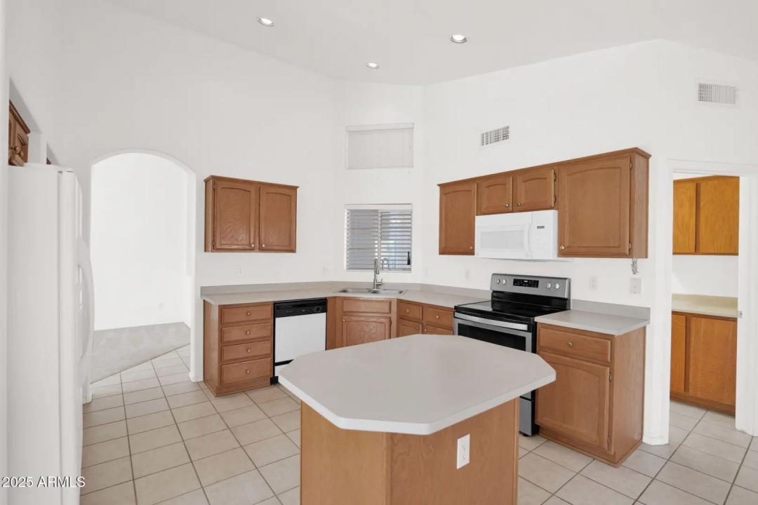 Real Estate Picture 4