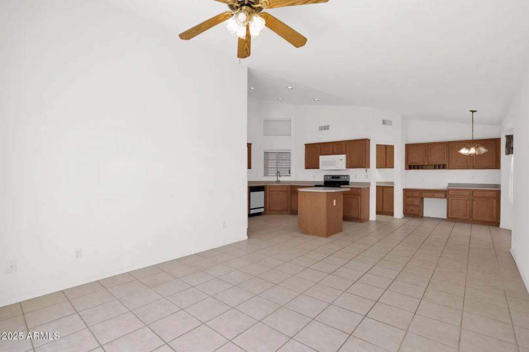 Real Estate Picture 12