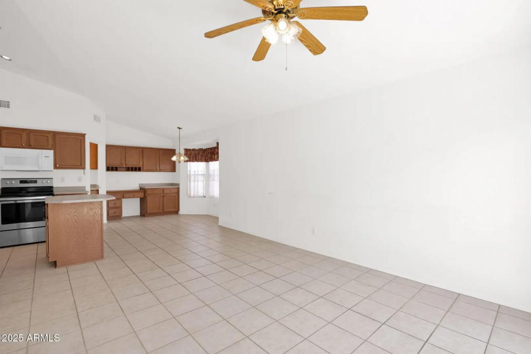 Real Estate Picture 9