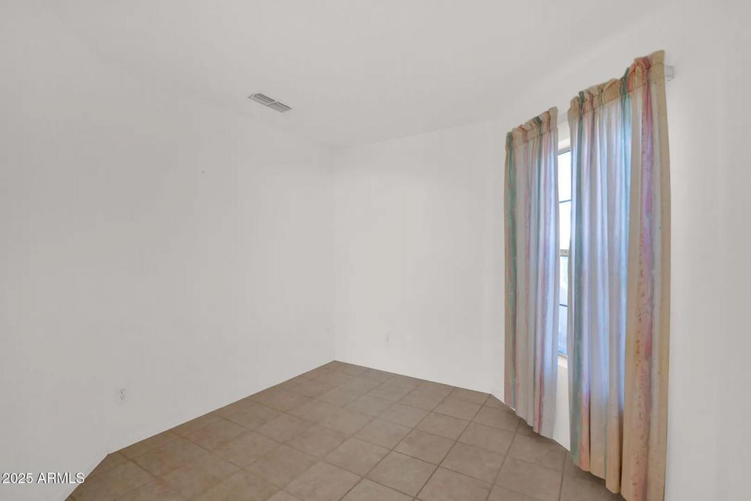 Real Estate Picture 17