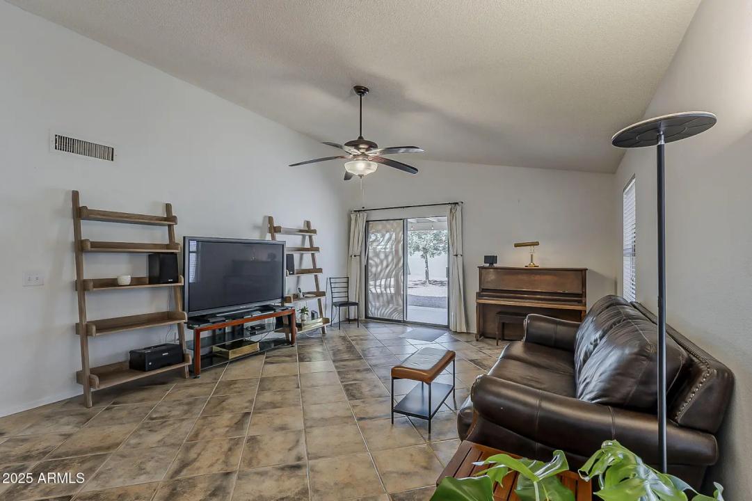 Real Estate Picture 12