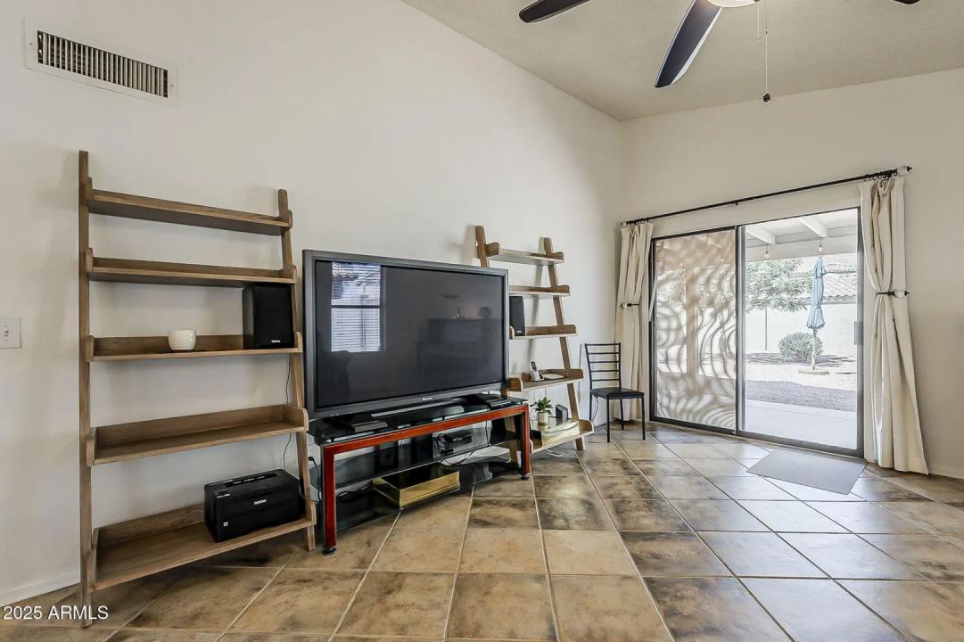Real Estate Picture 14