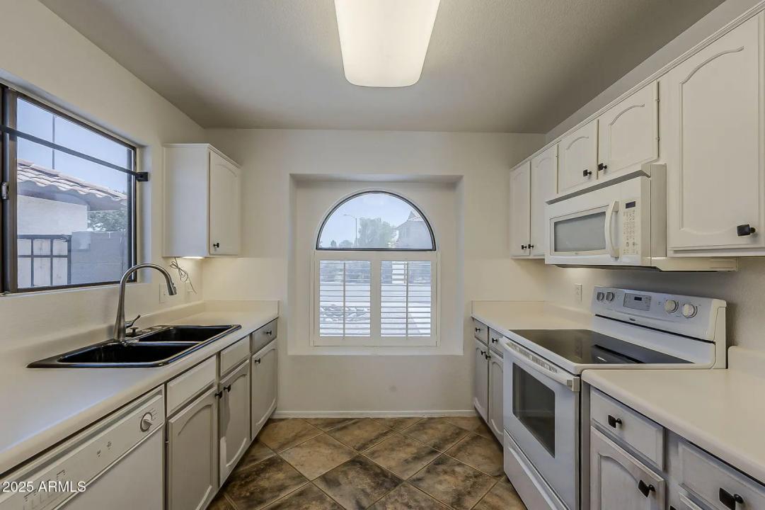 Real Estate Picture 15