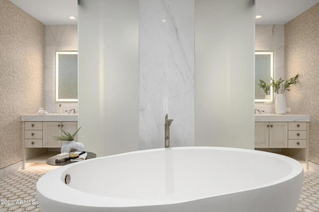 Real Estate Picture 11
