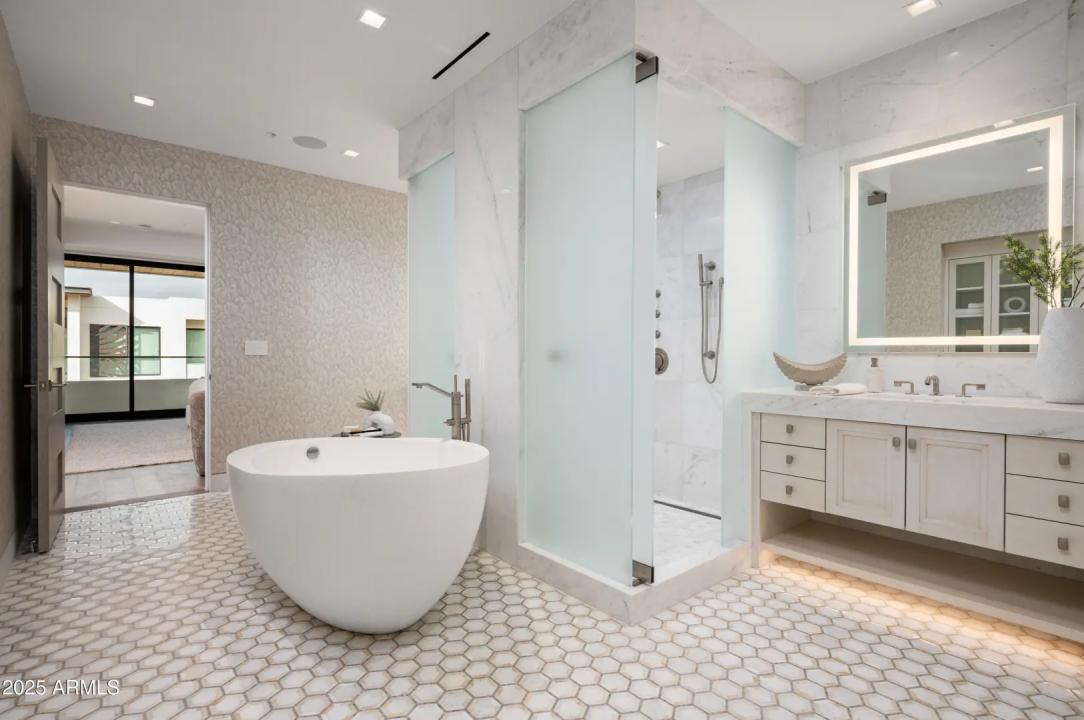 Real Estate Picture 12