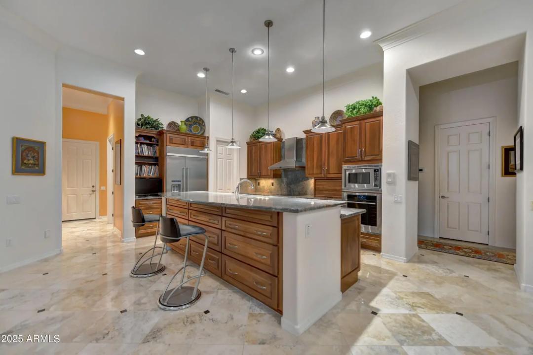 Real Estate Picture 11