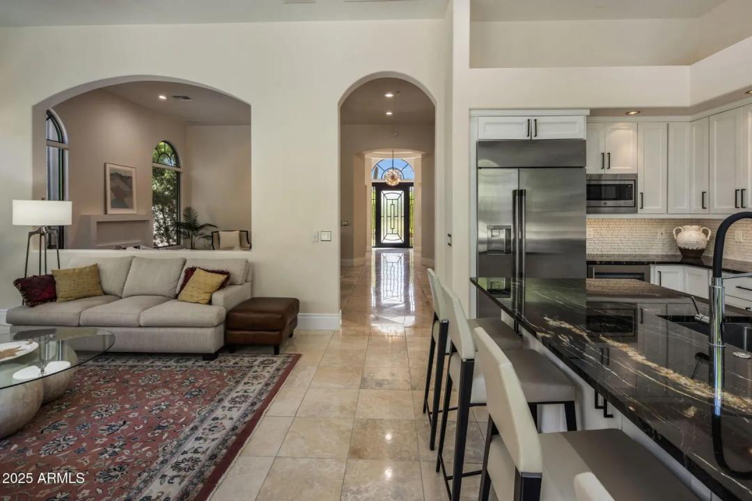 Real Estate Picture 4