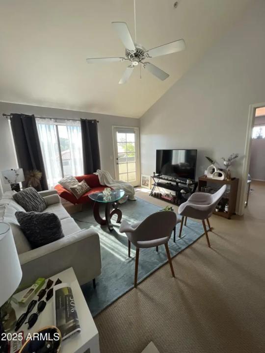 Real Estate Picture 4