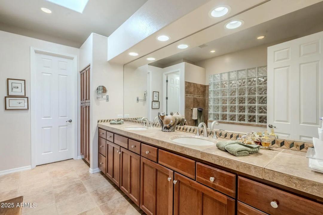 Real Estate Picture 24