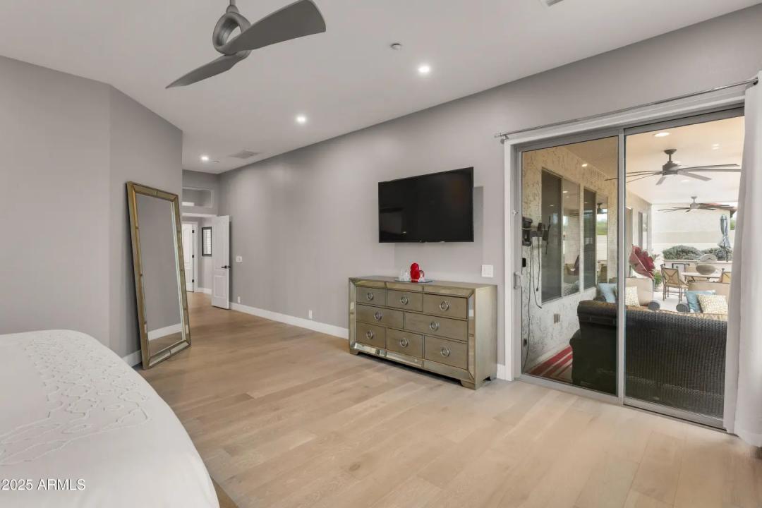 Real Estate Picture 8