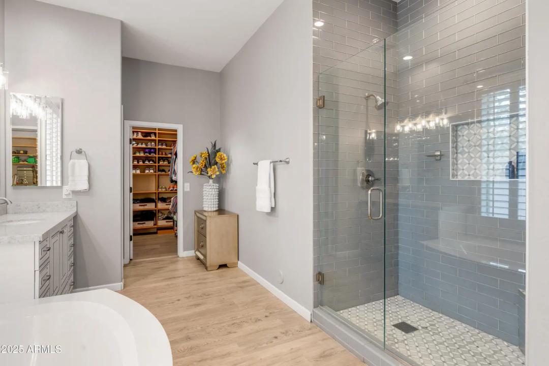 Real Estate Picture 11