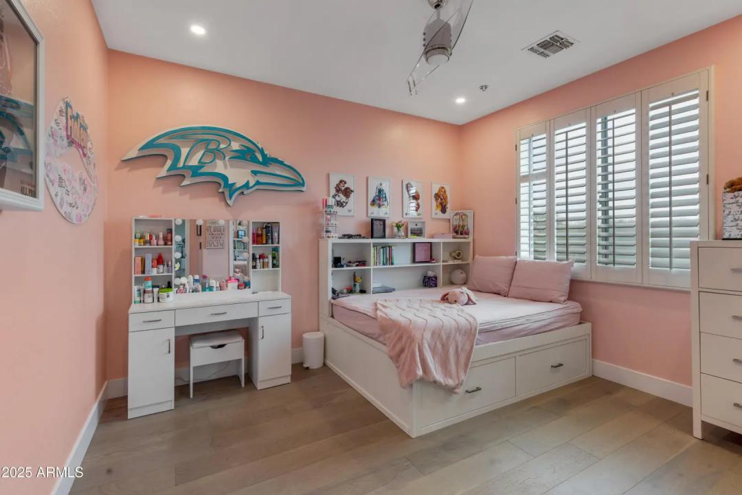 Real Estate Picture 18