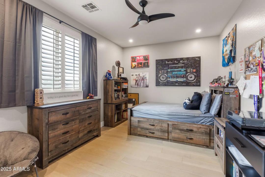 Real Estate Picture 19