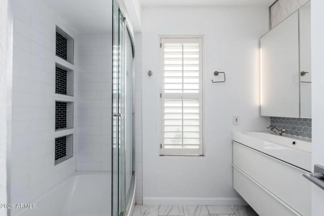 Real Estate Picture 16