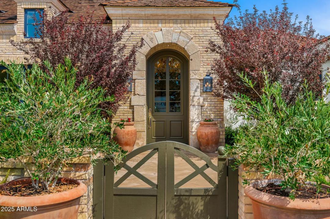 Real Estate Picture 4