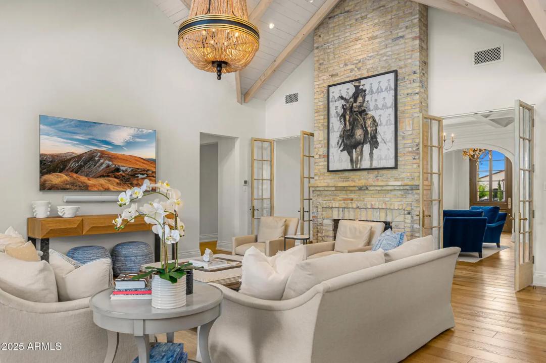 Real Estate Picture 7