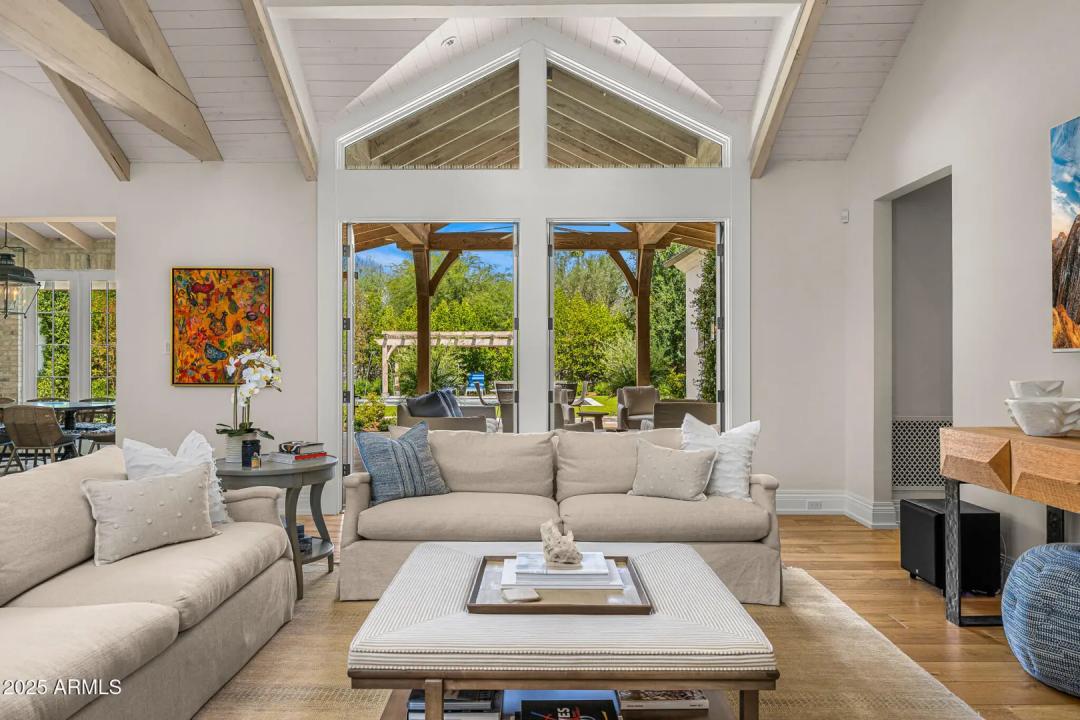 Real Estate Picture 8