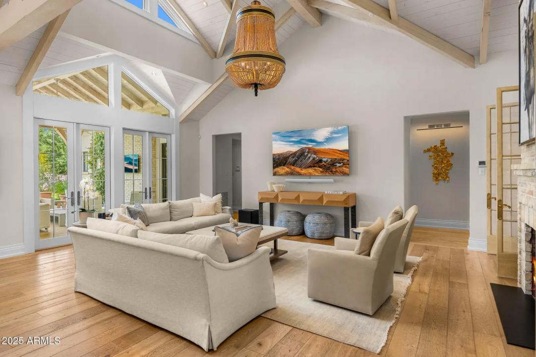 Real Estate Picture 9