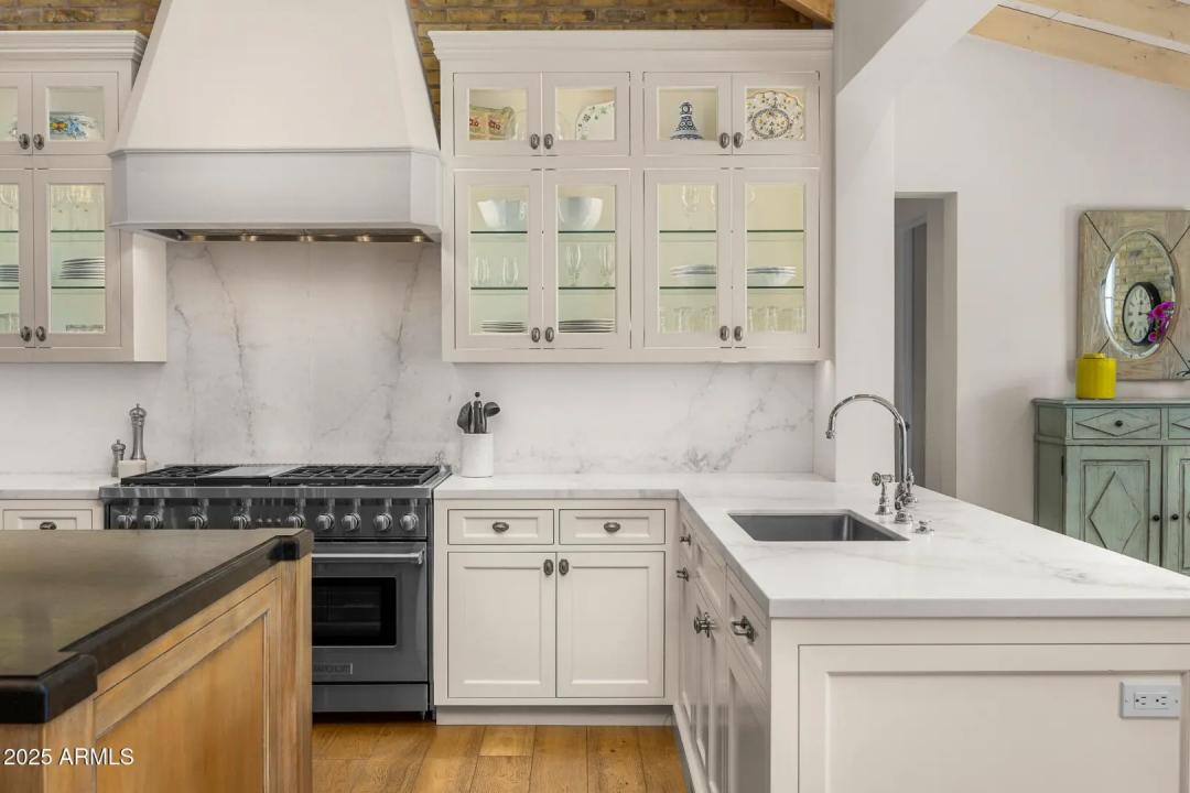Real Estate Picture 12