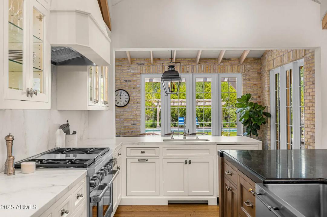 Real Estate Picture 13