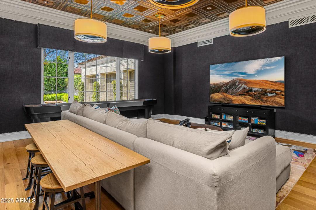 Real Estate Picture 19