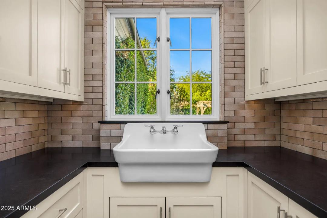 Real Estate Picture 42