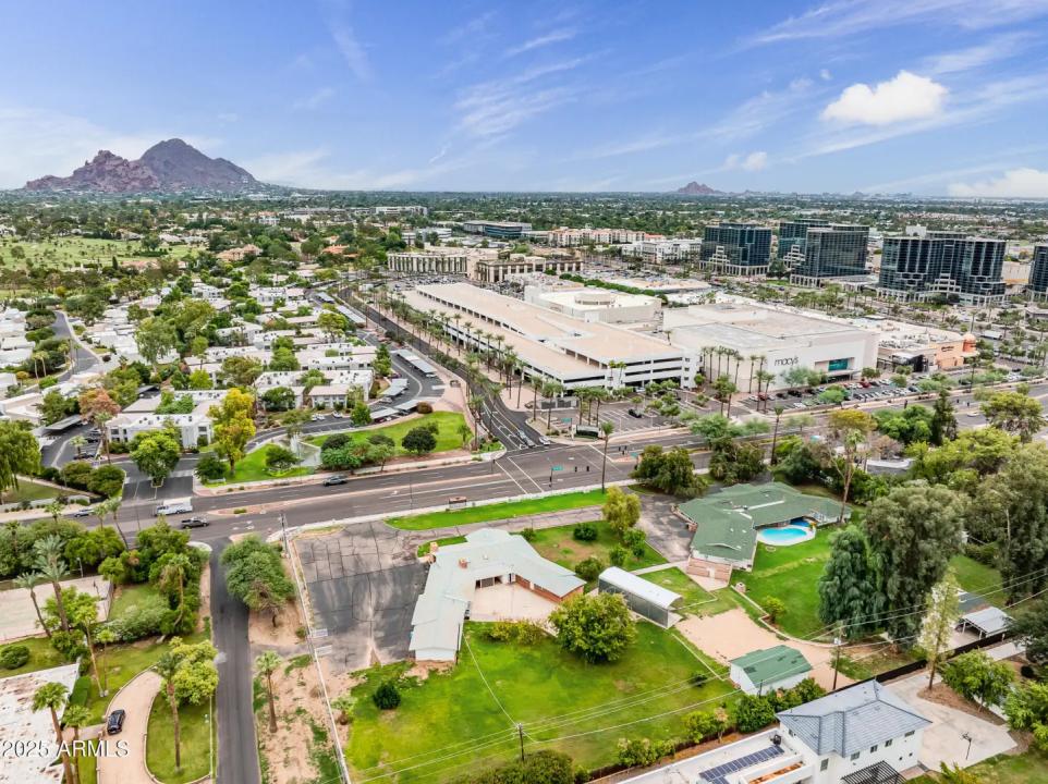 Real Estate Picture 4