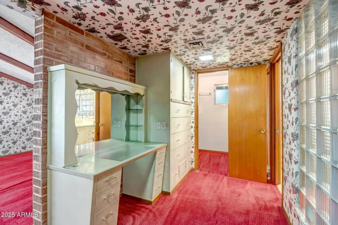Real Estate Picture 7