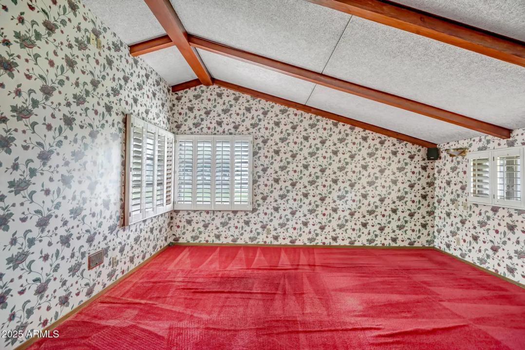 Real Estate Picture 8